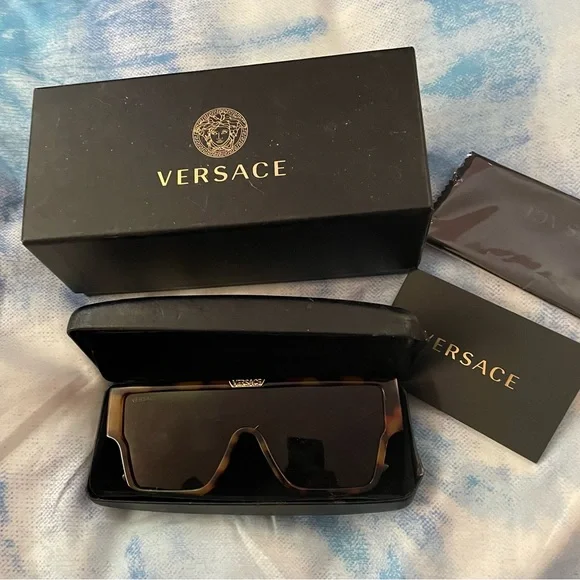 NIB Versace shades - Picture 3 of 8